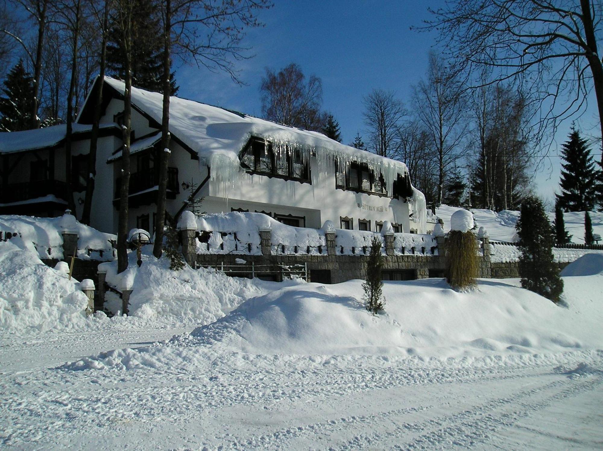Hotel V Nebi Josefuv Dul Exterior photo